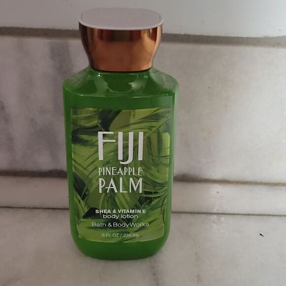Bath & Body Works Fiji Pine Apple Palm Shea  & Vitamin E Body Lotion 8 Oz NEW - Picture 1 of 4
